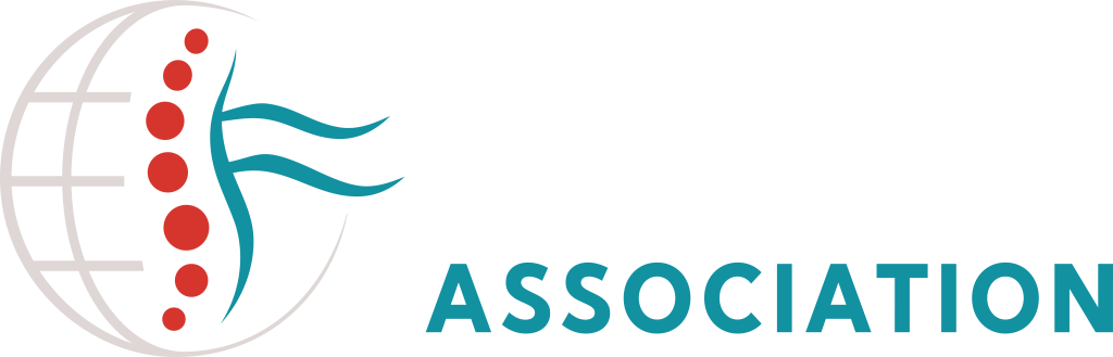 Logotipo da PSSE Association apresentando um globo estilizado com pontos vermelhos e faixas azuis ondulantes, seguido do nome da organização em azul
